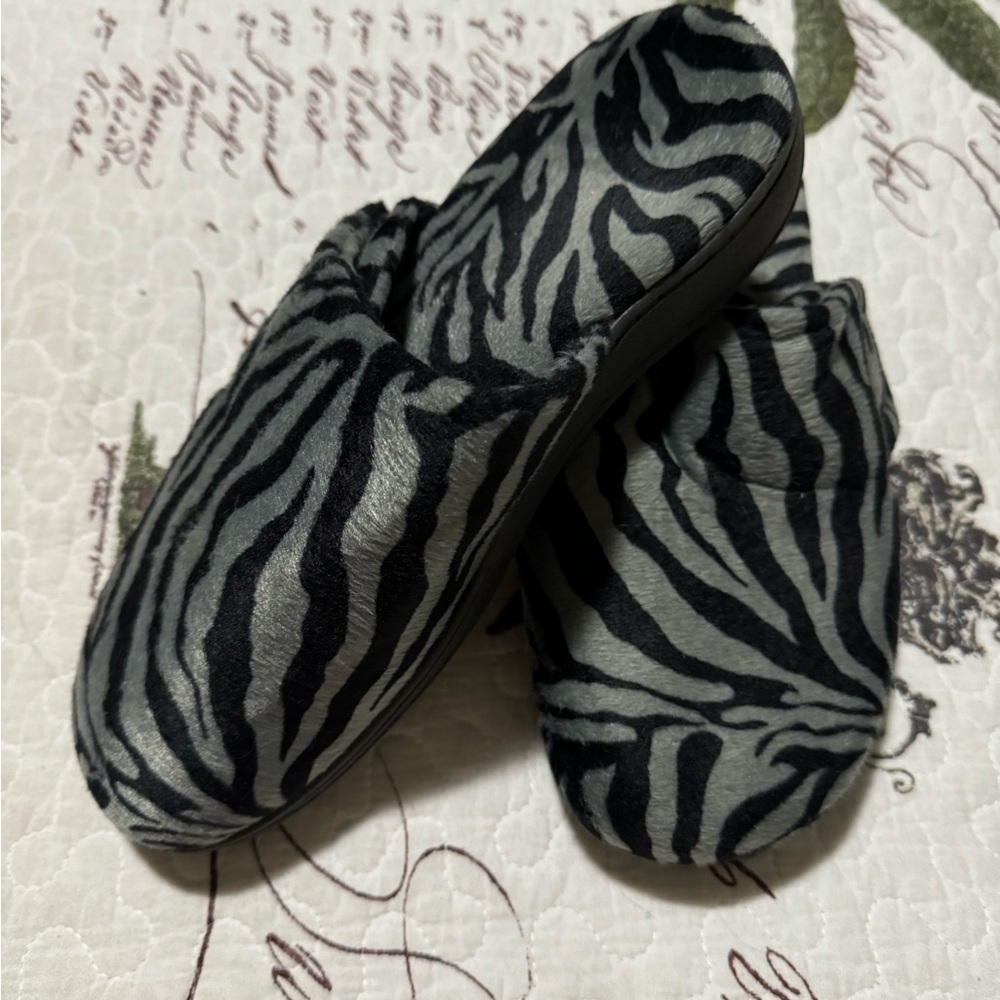 Vionic slippers slides. Size 10 New no box or tags. Black and gray.